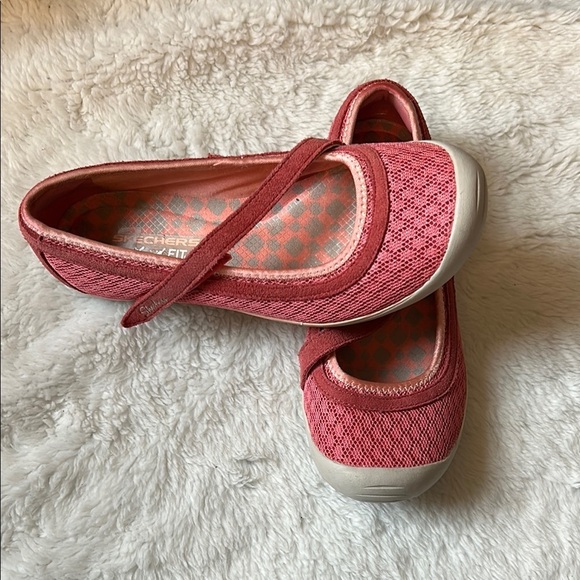 Skechers Pink Flats with Breathable Perforated Design - Picture 3 of 6
